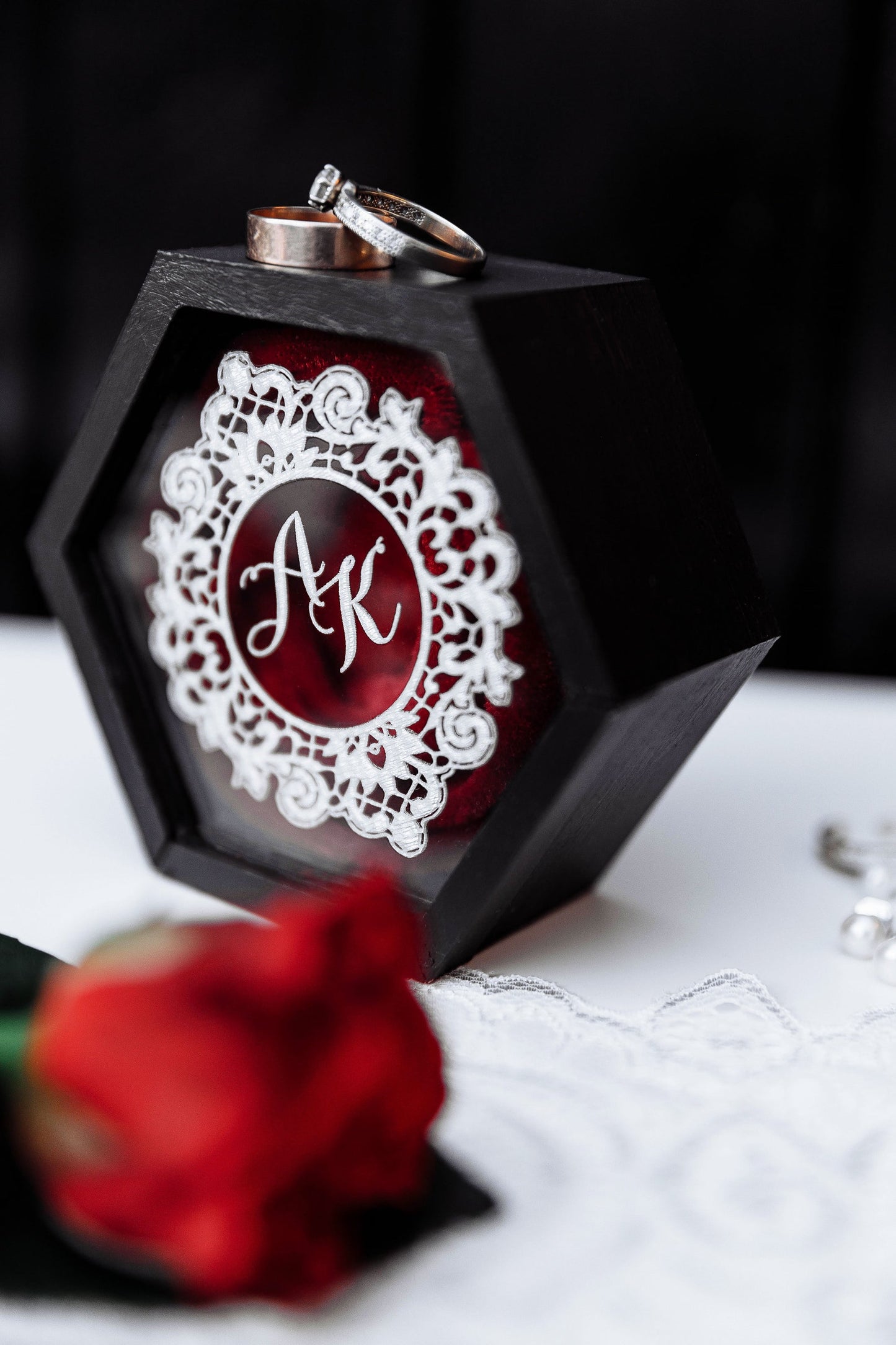 Велика шкатулка для обручок ∙ Hexagon BLACK