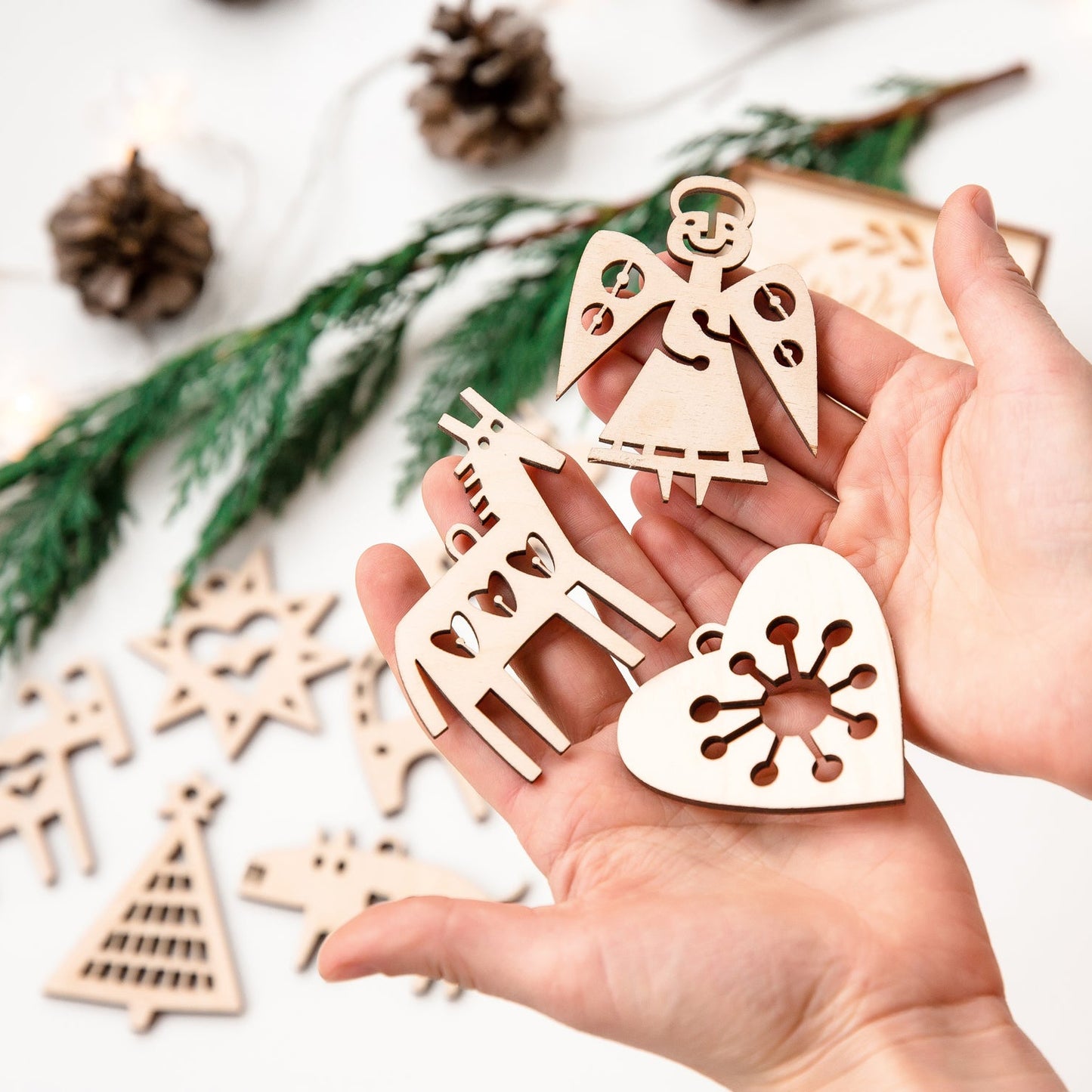 Ялинкові прикраси ВЕСЕЛЕ РІЗДВО