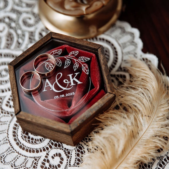 Wooden ring holder